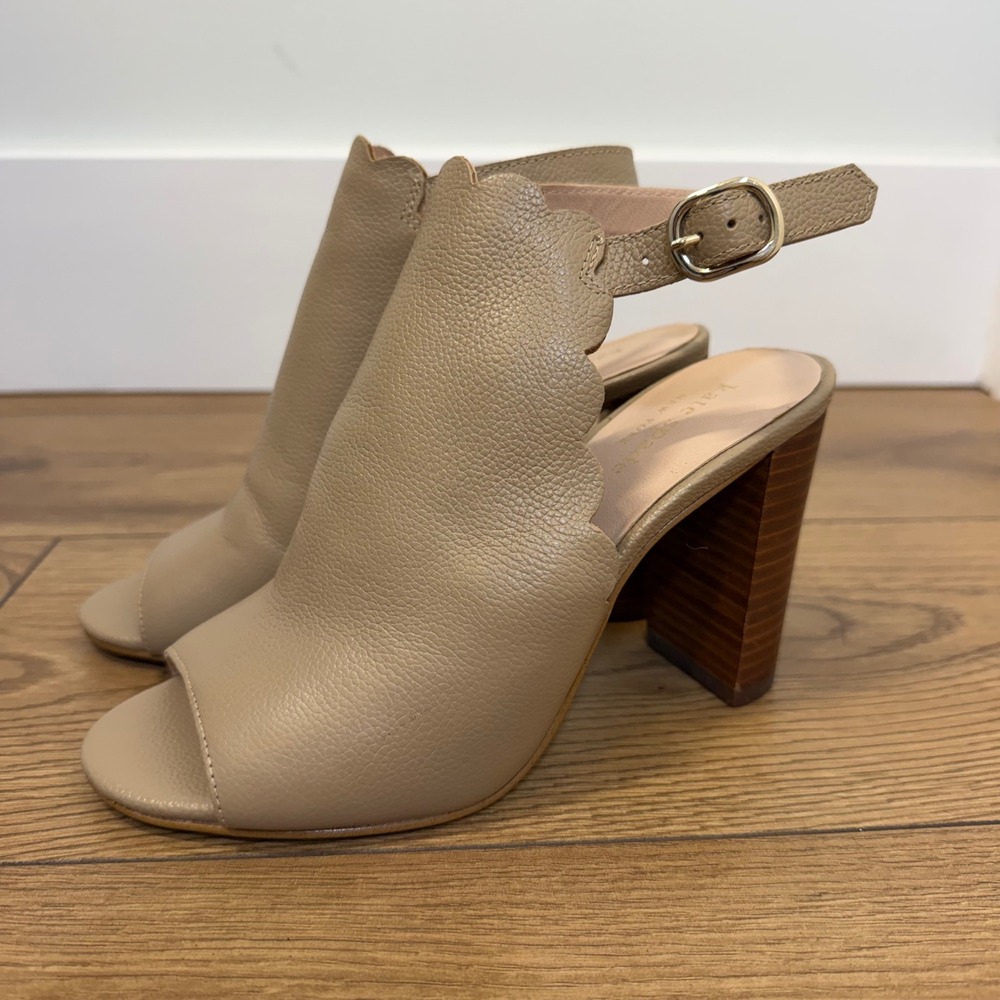 Kate Spade Olivia Scalloped Leather Slingback Block Heel Sandals Taupe 5.5